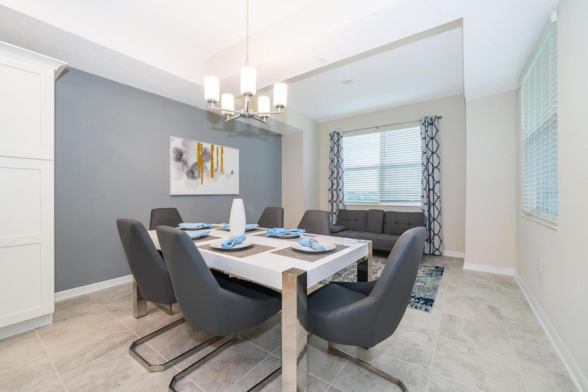 Appartement 3151-307be Storey Lake, 2/2 View *