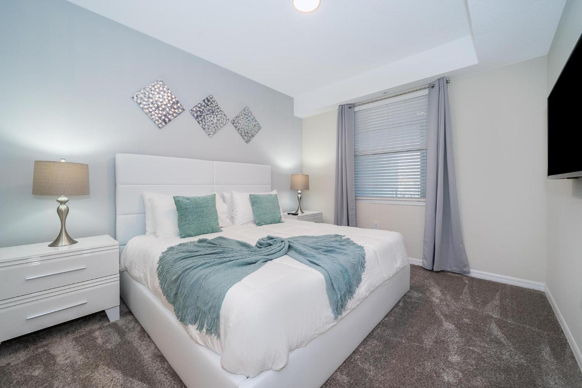 3151-307be Storey Lake, 2/2 View