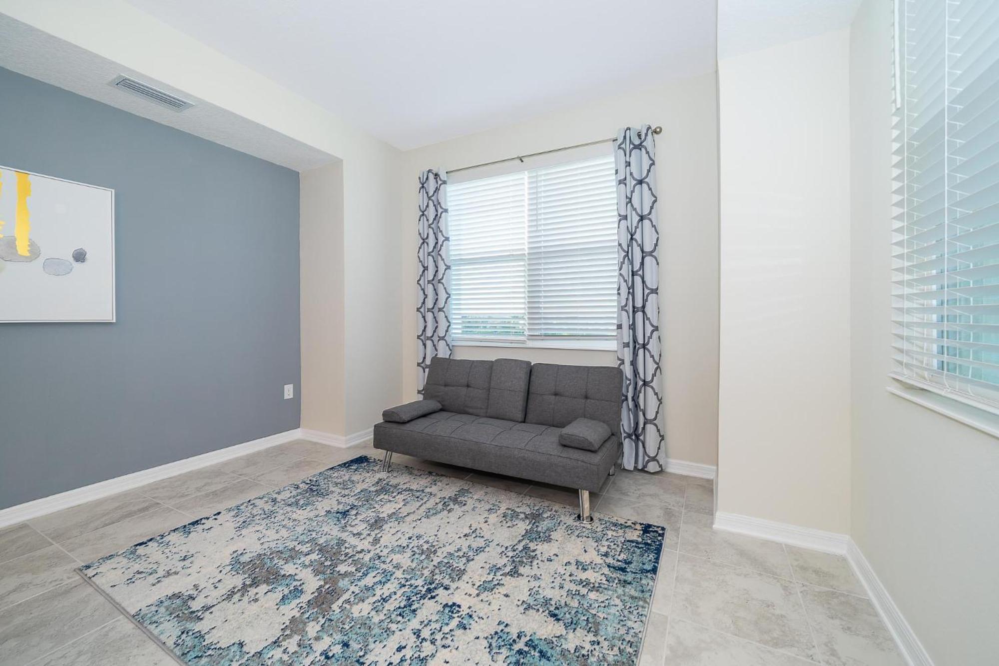 Appartement 3151-307be Storey Lake, 2/2 View *